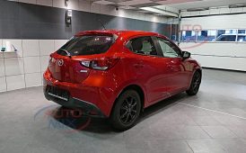 Mazda 2 z rocznika 2015 (2/8)